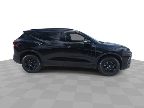 Used 2024 Chevrolet Blazer LT w/ Sound & Technology Package FWD image 9