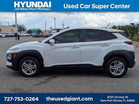 Certified 2021 Hyundai Kona SE FWD image 2