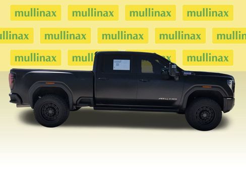 Used 2024 GMC Sierra 2500 AT4 w/ AT4 Premium Plus Package AWD/4WD image 2