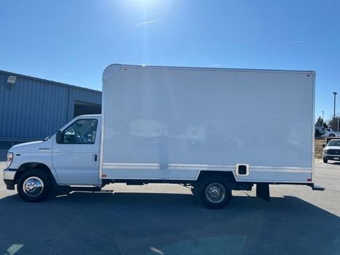 Used 2024 Ford E-350 and Econoline 350 Super Duty w/ Power Windows & Locks Group image 4