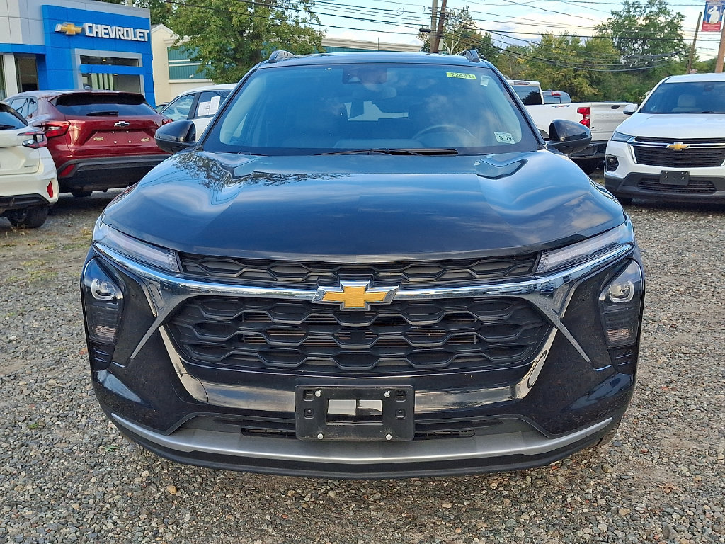 Used 2025 Chevrolet Trax LT w/ Driver Confidence Package FWD image 2
