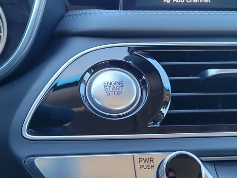 Used 2023 Genesis G70 2.0T image 18