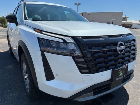 New 2026 Nissan Pathfinder SL FWD image 8