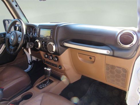 Used 2017 Jeep Wrangler Unlimited Sahara w/ Dual Top Group image 28