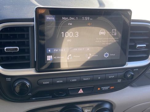 Used 2023 Hyundai Venue SEL image 20