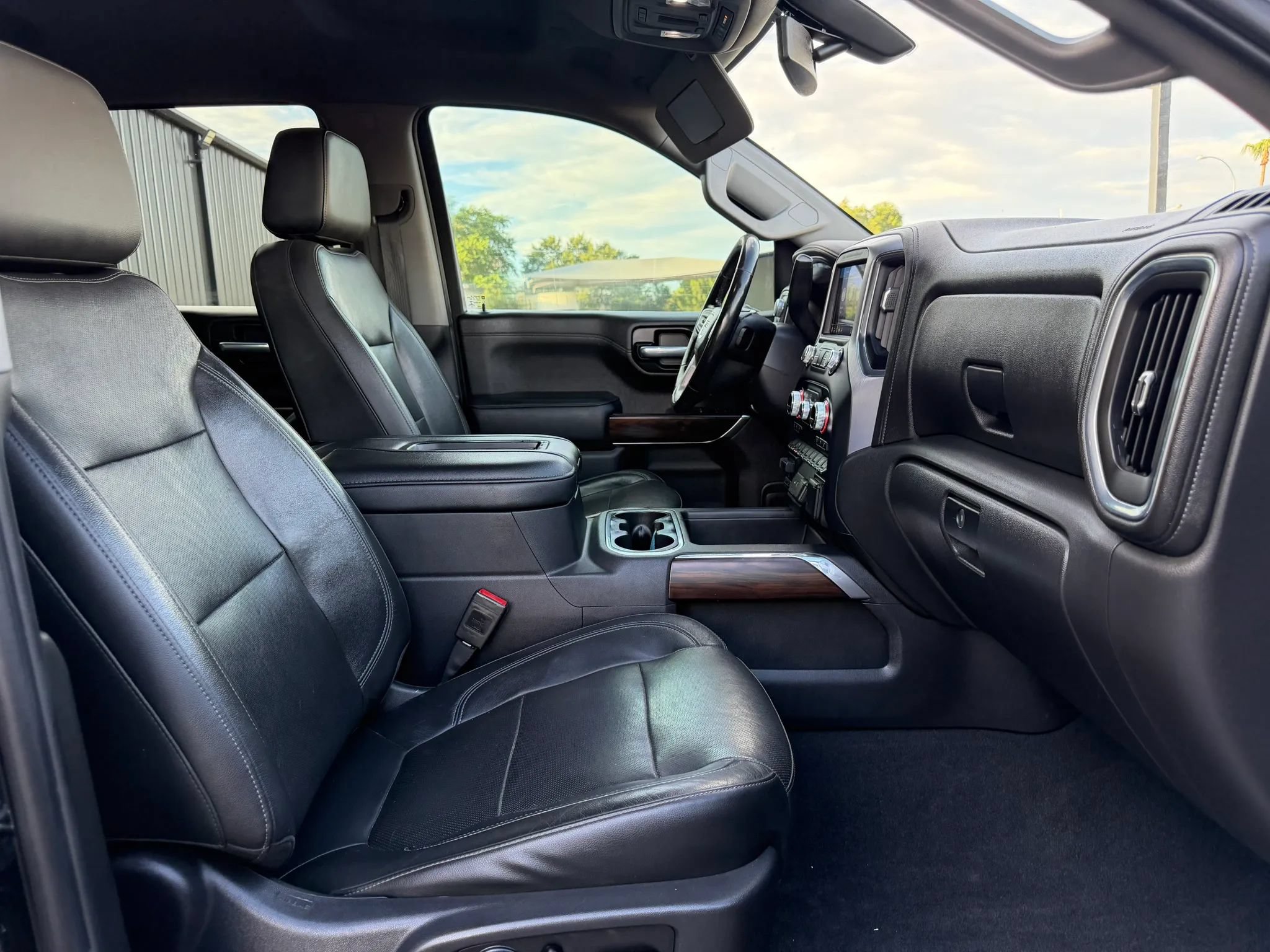 Used 2020 GMC Sierra 1500 SLT RWD image 23