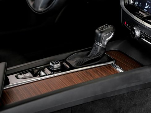 Used 2020 Volvo S60 T5 Momentum image 23