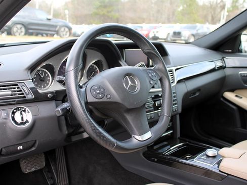 Used 2011 Mercedes-Benz E 550 4MATIC Sedan image 15