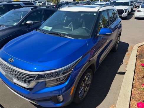 Used 2021 Kia Seltos SX w/ SX Sunroof Package AWD/4WD image 2