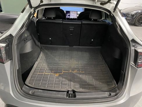 Used 2021 Tesla Model Y Long Range image 8