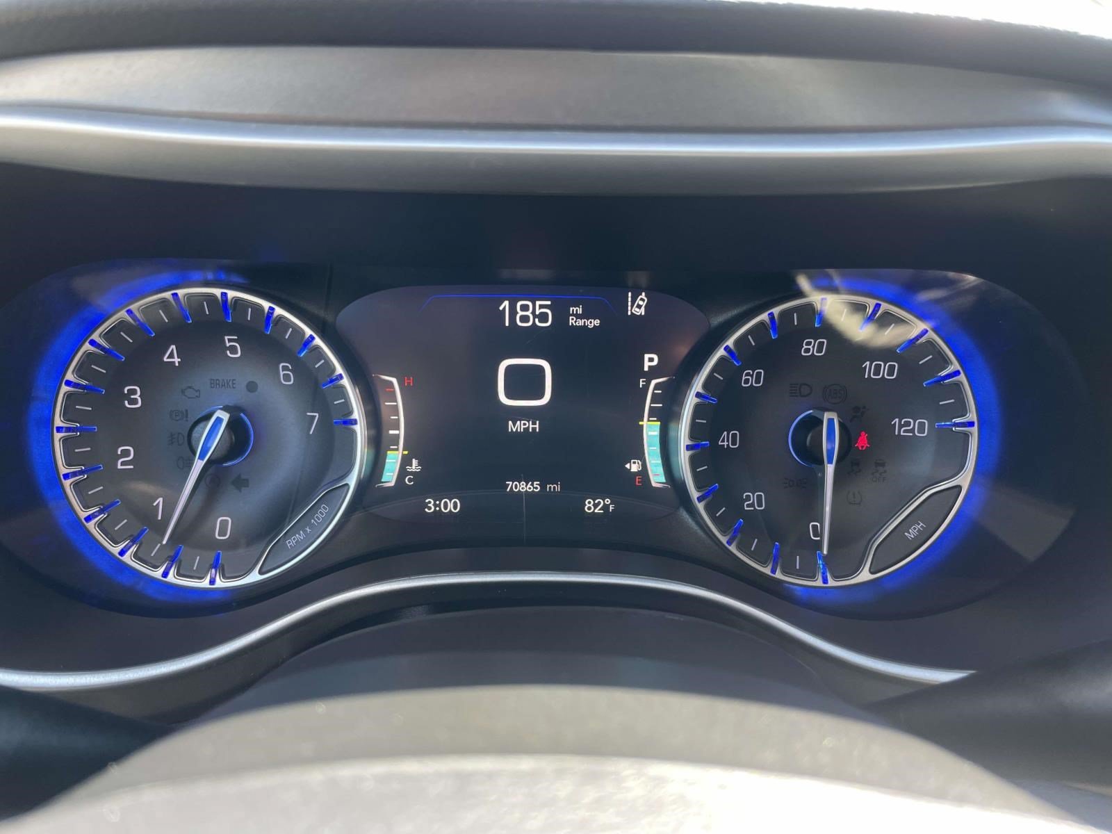 Used 2024 Chrysler Pacifica Touring-L FWD image 19
