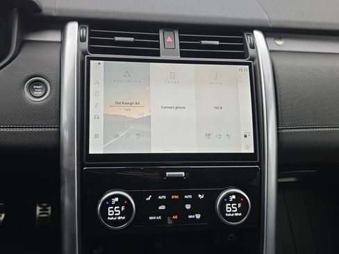 New 2025 Land Rover Discovery Dynamic SE image 21