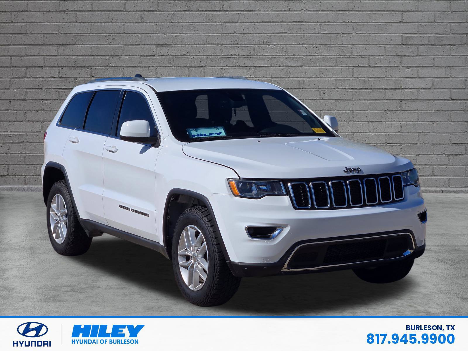 Used 2018 Jeep Grand Cherokee Laredo RWD image 2