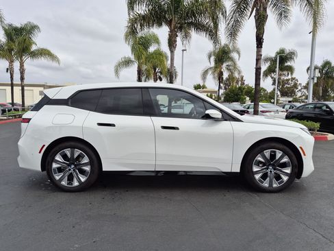 Used 2026 BMW iX xDrive45 w/ Premium Package AWD/4WD image 11