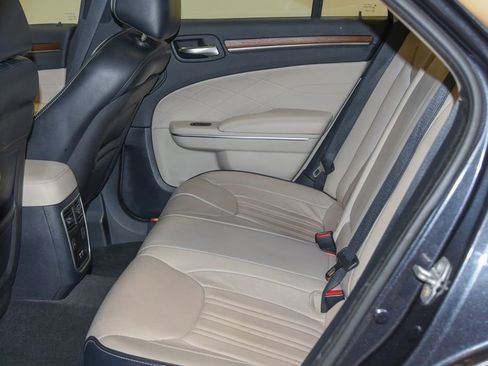 Used 2015 Chrysler 300 C Platinum w/ Harman/Kardon Audio Group AWD/4WD image 4
