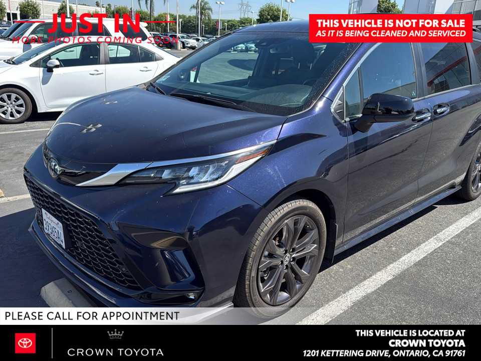 Used 2024 Toyota Sienna XSE w/ XSE Plus Package FWD image 1
