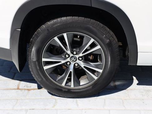 Used 2018 Toyota Highlander Plus AWD/4WD image 45