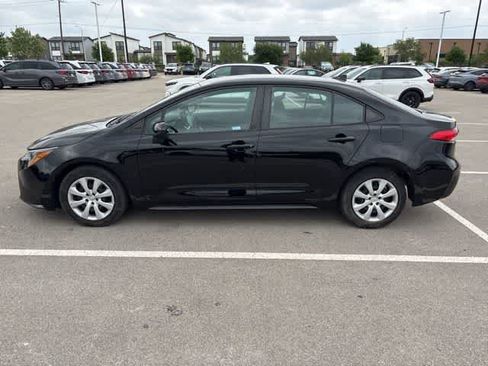 Used 2023 Toyota Corolla LE image 2