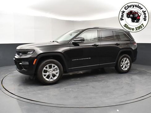 Used 2023 Jeep Grand Cherokee Limited image 3