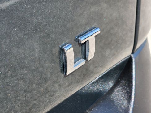 Used 2021 Chevrolet Traverse LT FWD image 28