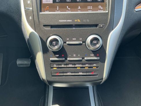 Used 2019 Lincoln MKC Select w/ Select Plus Package AWD/4WD image 24