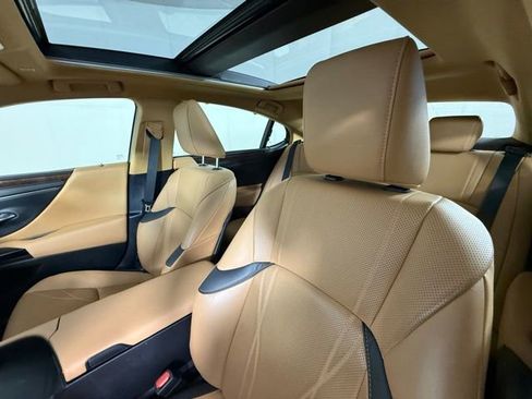 Used 2024 Lexus ES 350 Ultra Luxury w/ Accessory Package (Z2) FWD image 9