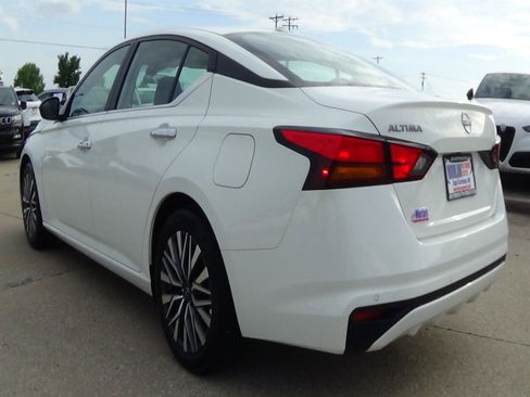 Used 2025 Nissan Altima 2.5 SV FWD image 8