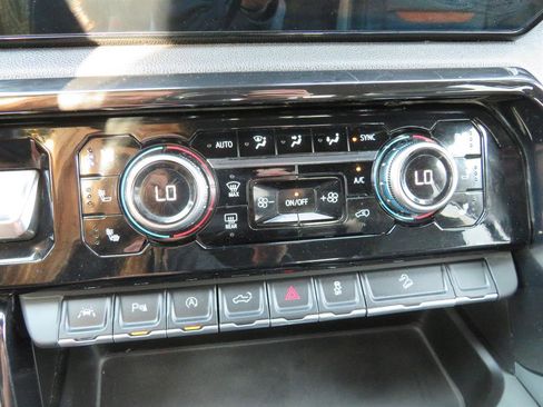 Used 2023 GMC Sierra 1500 AT4 w/ AT4 Premium Package image 23