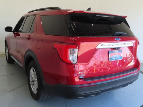 Used 2022 Ford Explorer XLT image 8