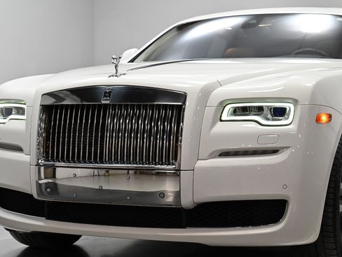 Used 2017 Rolls-Royce Ghost image 48
