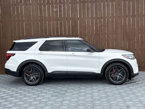 Used 2025 Ford Explorer ST image 15