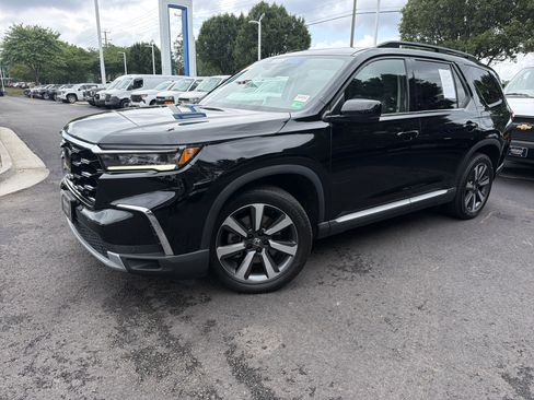 Used 2025 Honda Pilot Touring image 5