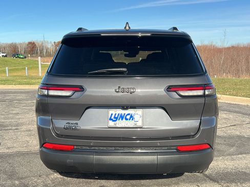 Used 2023 Jeep Grand Cherokee L Laredo image 3