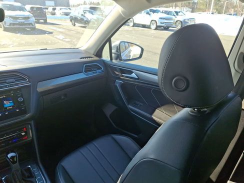 Used 2024 Volkswagen Tiguan SE image 11