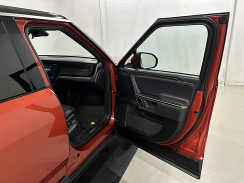 Used 2022 Rivian R1S Launch Edition AWD/4WD image 18