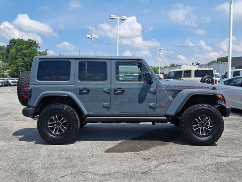 Used 2025 Jeep Wrangler Unlimited Rubicon AWD/4WD image 7