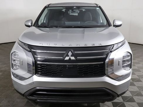 New 2026 Mitsubishi Outlander ES image 12