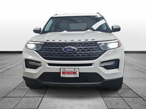 Used 2021 Ford Explorer XLT w/ Equipment Group 202A image 2