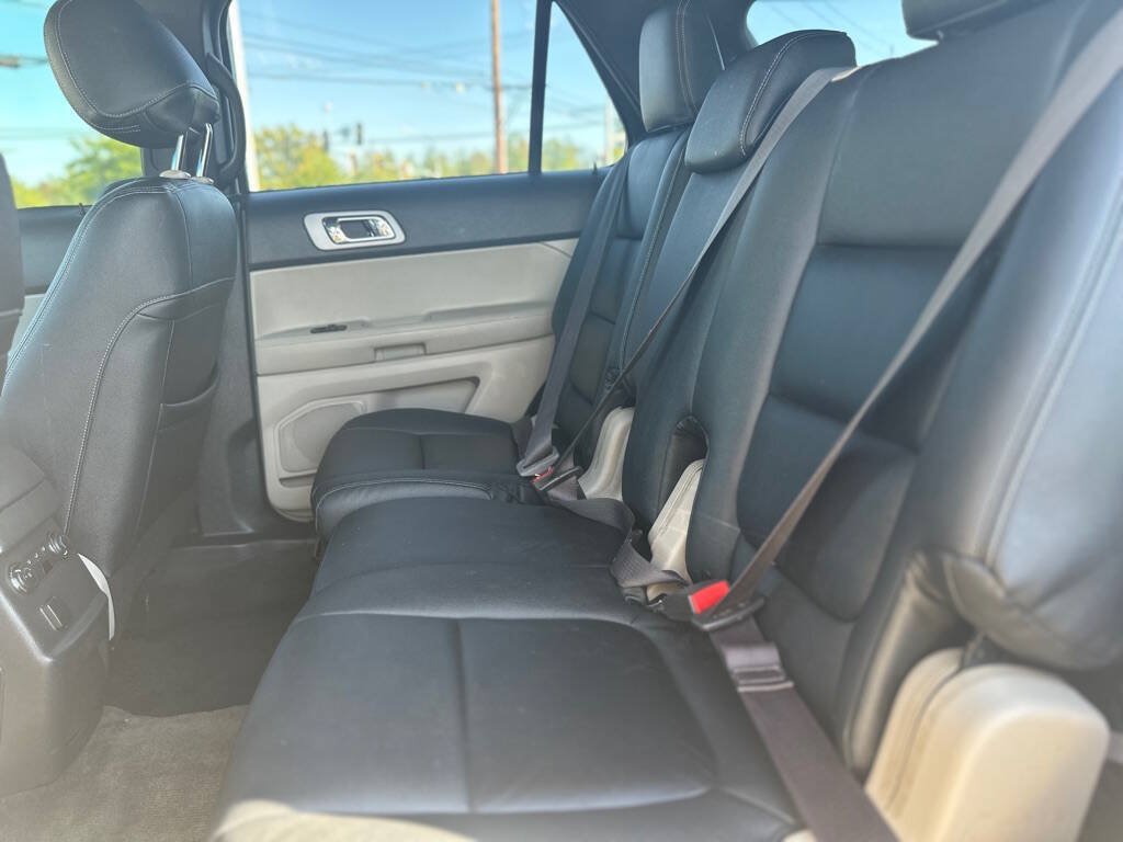 Used 2014 Ford Explorer XLT w/ Equipment Group 201A AWD/4WD image 18