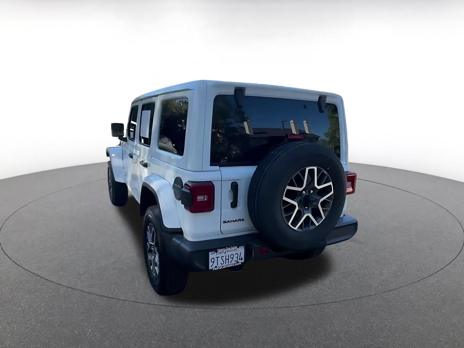 Used 2025 Jeep Wrangler Unlimited Sahara AWD/4WD image 10