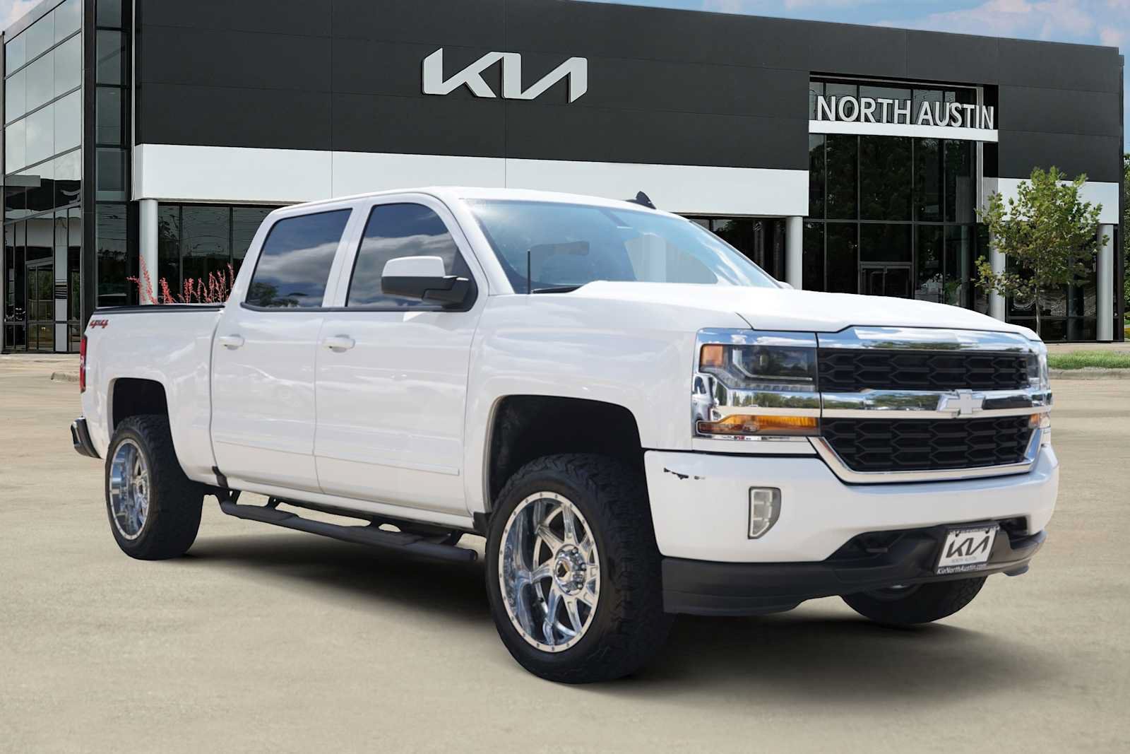 Used 2018 Chevrolet Silverado 1500 LT w/ Texas Edition AWD/4WD image 6