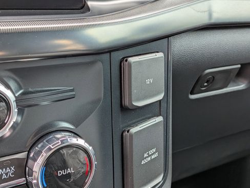 Used 2025 Ford F150 Lariat w/ Equipment Group 501A Mid image 32