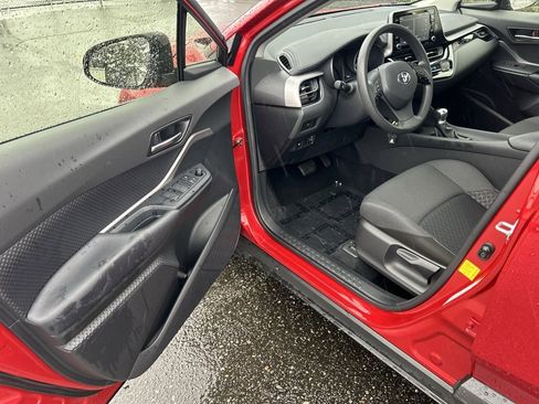 Certified 2020 Toyota C-HR LE image 9