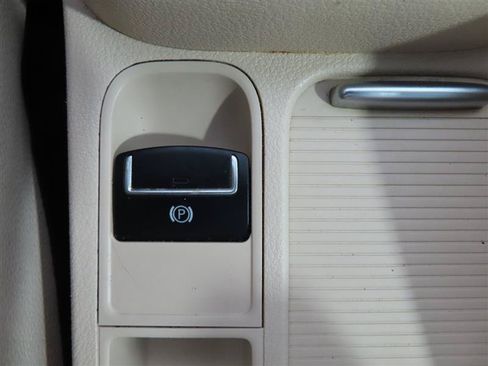 Used 2017 Volkswagen Tiguan S FWD image 30