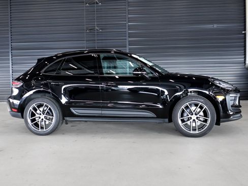 Certified 2023 Porsche Macan image 11