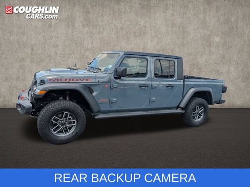 Used 2025 Jeep Gladiator Mojave AWD/4WD image 5