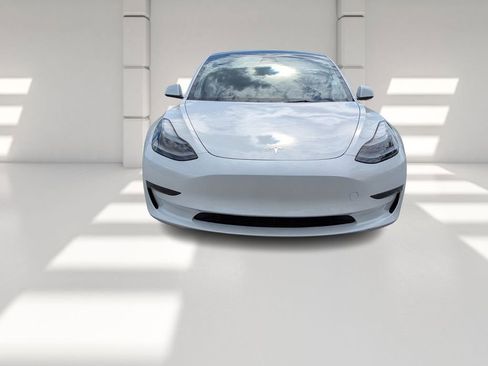 Used 2023 Tesla Model 3 Standard Range image 3