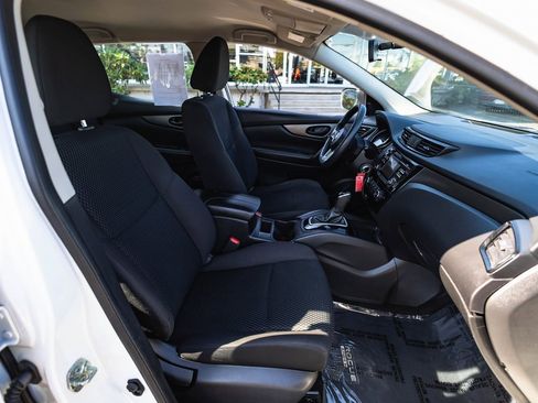 Used 2018 Nissan Rogue Sport S image 24