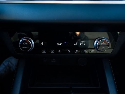 Used 2024 Mitsubishi Outlander ES image 15