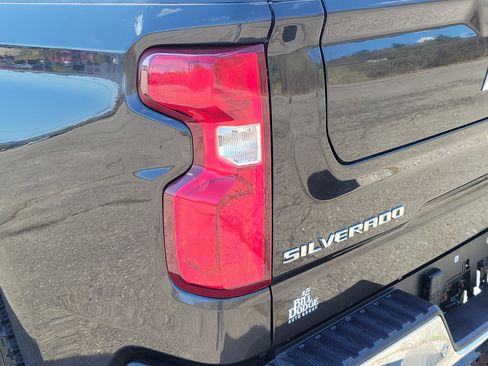 Used 2021 Chevrolet Silverado 1500 LTZ w/ Technology Package AWD/4WD image 11